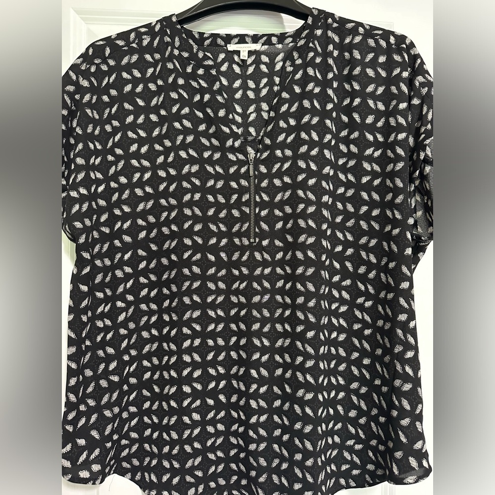 Women’s short sleeve dressy top